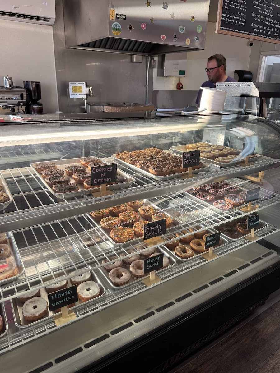 Hot N Sweet Coffee And Donut Shop-4