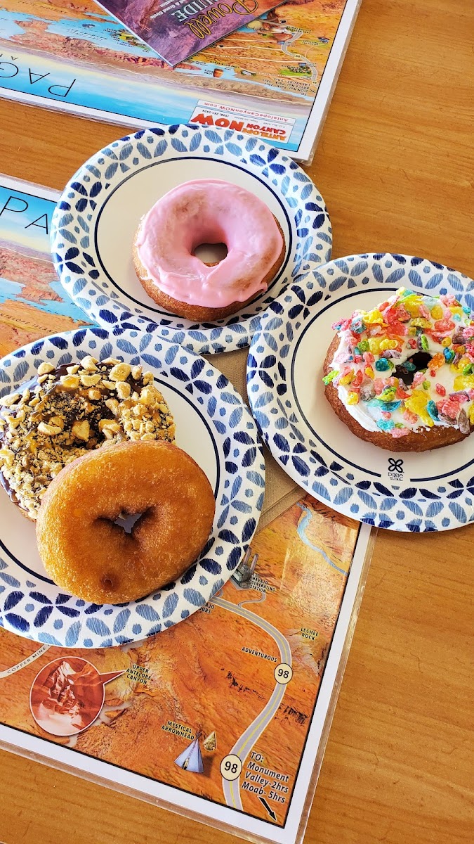Hot N Sweet Coffee And Donut Shop-5