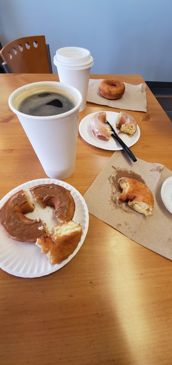 Hot N Sweet Coffee And Donut Shop-7
